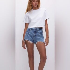 NWT Good American Good 90’s Denim Shorts in Indigo Distressed Size 8